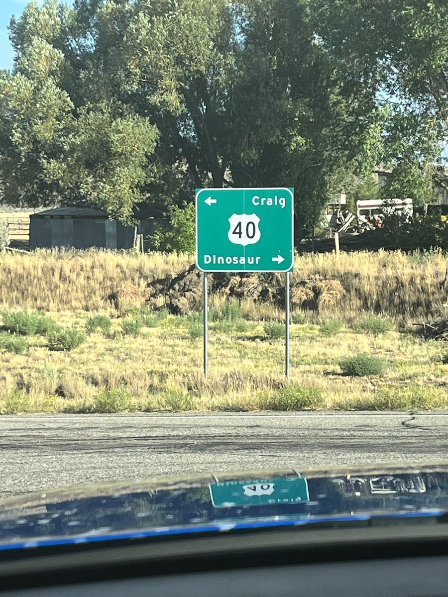 VisaoIngles's tweet photo. Absolutely gorgeous here between the utah wyoming colorado border. 4 hours on the road without seeing a single gas station. ⛽️ https://t.co/wJL8kYDQ2i