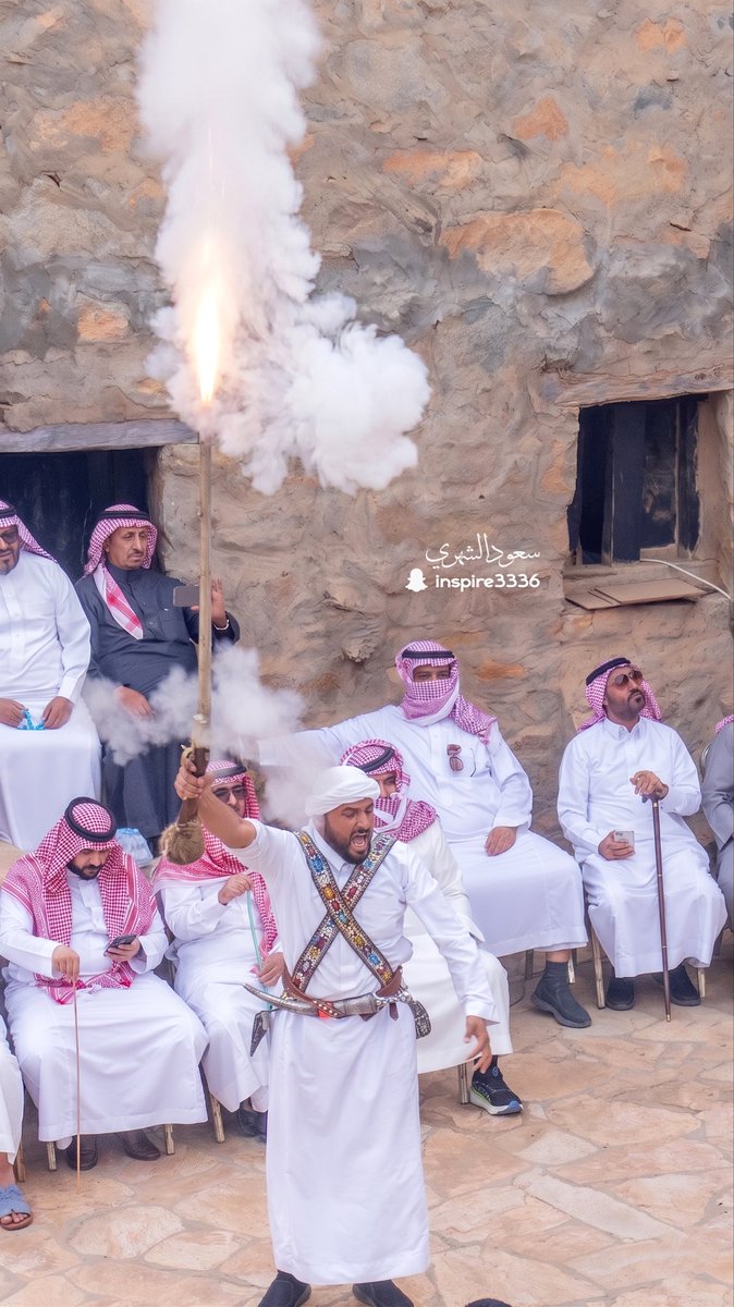 Saud_ALshehri's tweet photo. @sarhaniy اداء الحرب لرجال الحجر من تصويري 🌹 https://t.co/Q0uvACY9bb