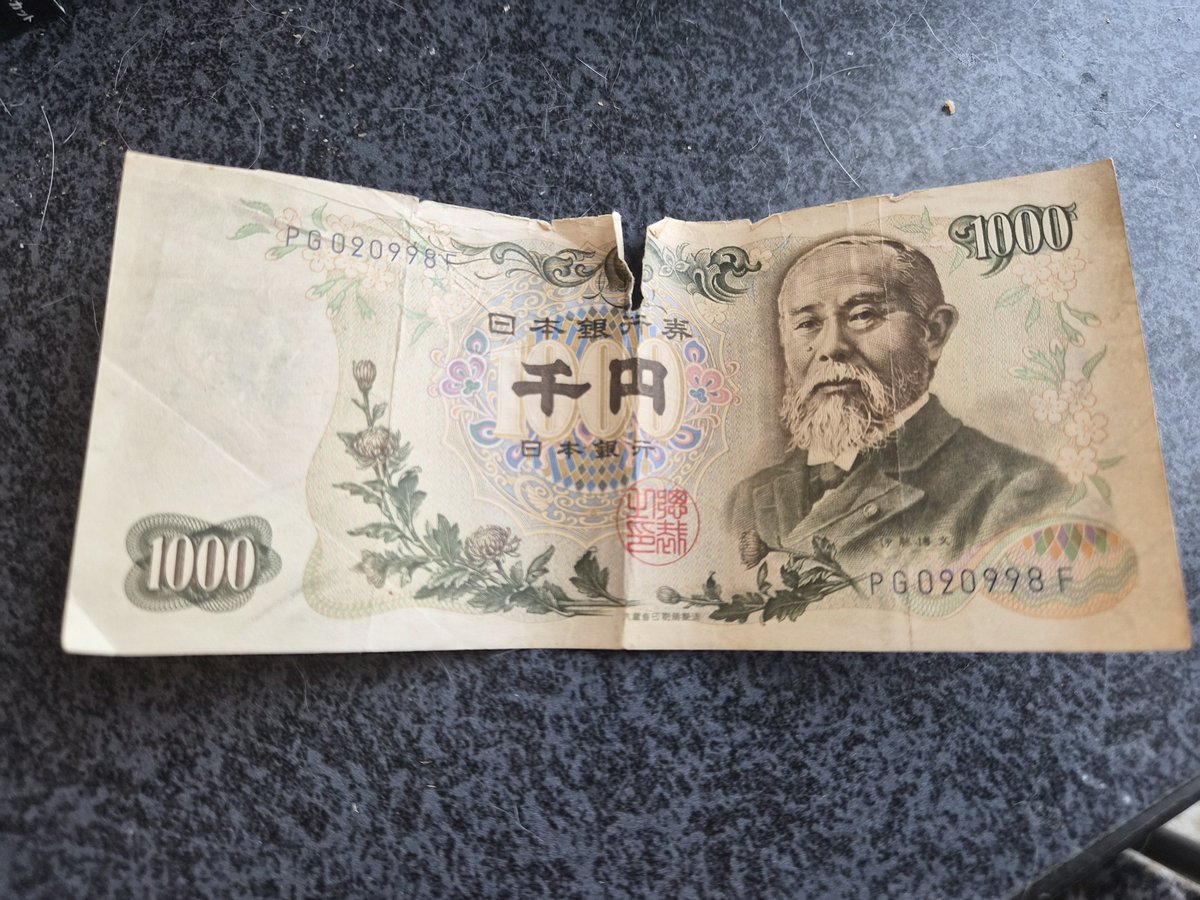 hatelimitu_2's tweet photo. 掃除してたらお金出てきた https://t.co/aA368Q3qTY