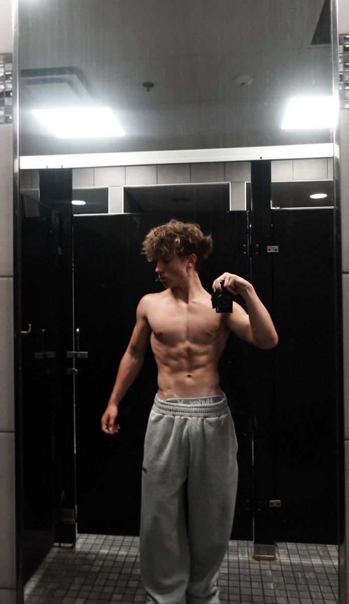 Steticisaiah's tweet photo. 11 weeks out🫣🫣 https://t.co/kuOHxn2w5P