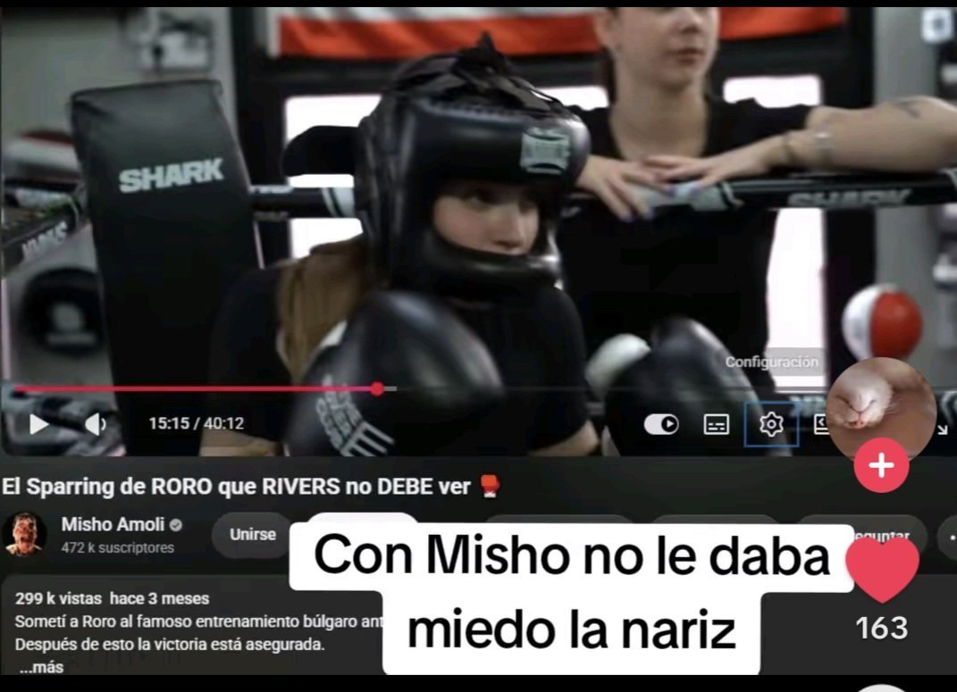 monfleuur's tweet photo. pero no que roro había dicho que la pasaba mal entrenando con esa careta, que hasta la hacía llorar?????? es que se le olvido que tiene que preocuparse por su nariz ??? o eso solo pasa cuando casualmente estaba cerca de pelear?? MENTIROSA DE MIERDA https://t.co/pKtMhga3yW