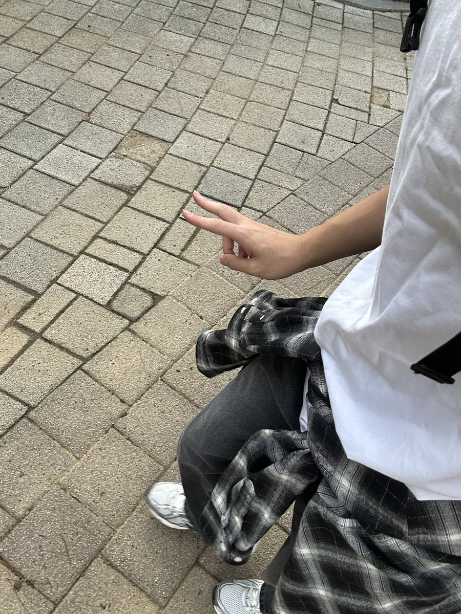 _sion__08's tweet photo. 더위 조심하세요
#에셈트 #오프 #건오 #전화 #일상 https://t.co/HCB5GUMuL6