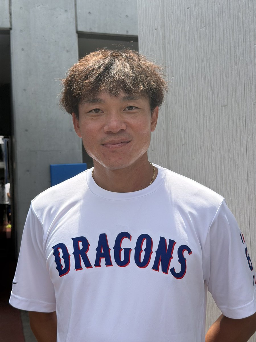 osawahiroki's tweet photo. 母校・享栄高が甲子園出場を決めた大島洋平選手。

いま、私の子が「大島洋平杯」に出場しています。「表彰式で待っています！」と大島選手。 https://t.co/6y0AdUUZ5e