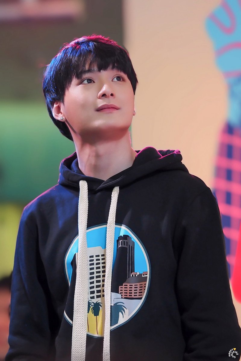 happysunskies's tweet photo. โตแล้ว หล่อแต่ก็ยังมีความน่ารัก 🥺 // รูปขวาคือหนึ่งในรูปที่ชอบมาก ที่เคยถ่ายมา @kristtps https://t.co/OSAhAvT9qL