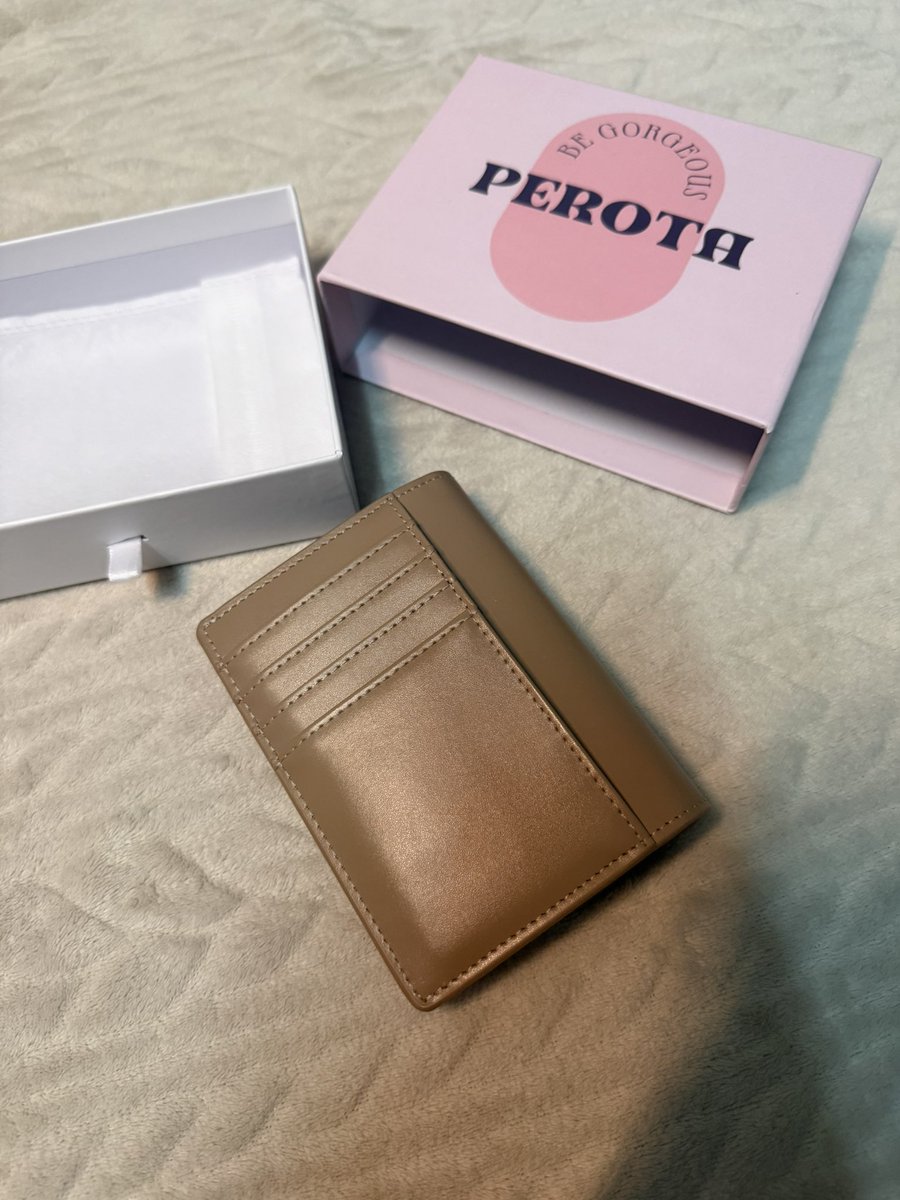 nnook2h's tweet photo. กระเป๋าสตางค์ Perota ไม่มีตำหนิ
ส่งต่อ 200 รวมส่งค่ะ #กระเป๋าสตางค์ #perota https://t.co/js3Hjy5gAw