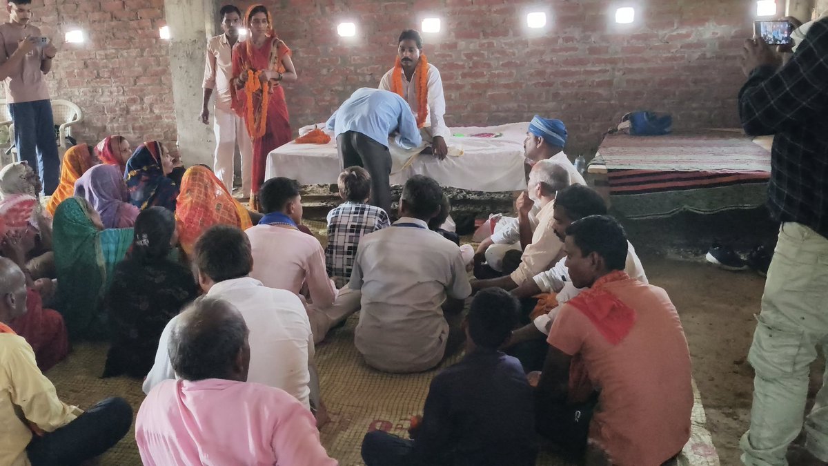 GurujeeL23057's tweet photo. 29.7.2026को गुरु पूर्णिमा के अवसर पर परम पूज्य तत्वदर्शी सम्यक महाराज जी के दर्शन के लिए काफी जनसंख्या में लोग आते जाते रहे और सभी के लिए भरपूर प्रसाद का भी व्यवस्था किया गया काफी दूर-दूर से भी लोग आते रहे 
@ASP4UP @AzadSamajParty @BhimArmy_BEM @BhimArmyChief https://t.co/5lLzNtdMs3