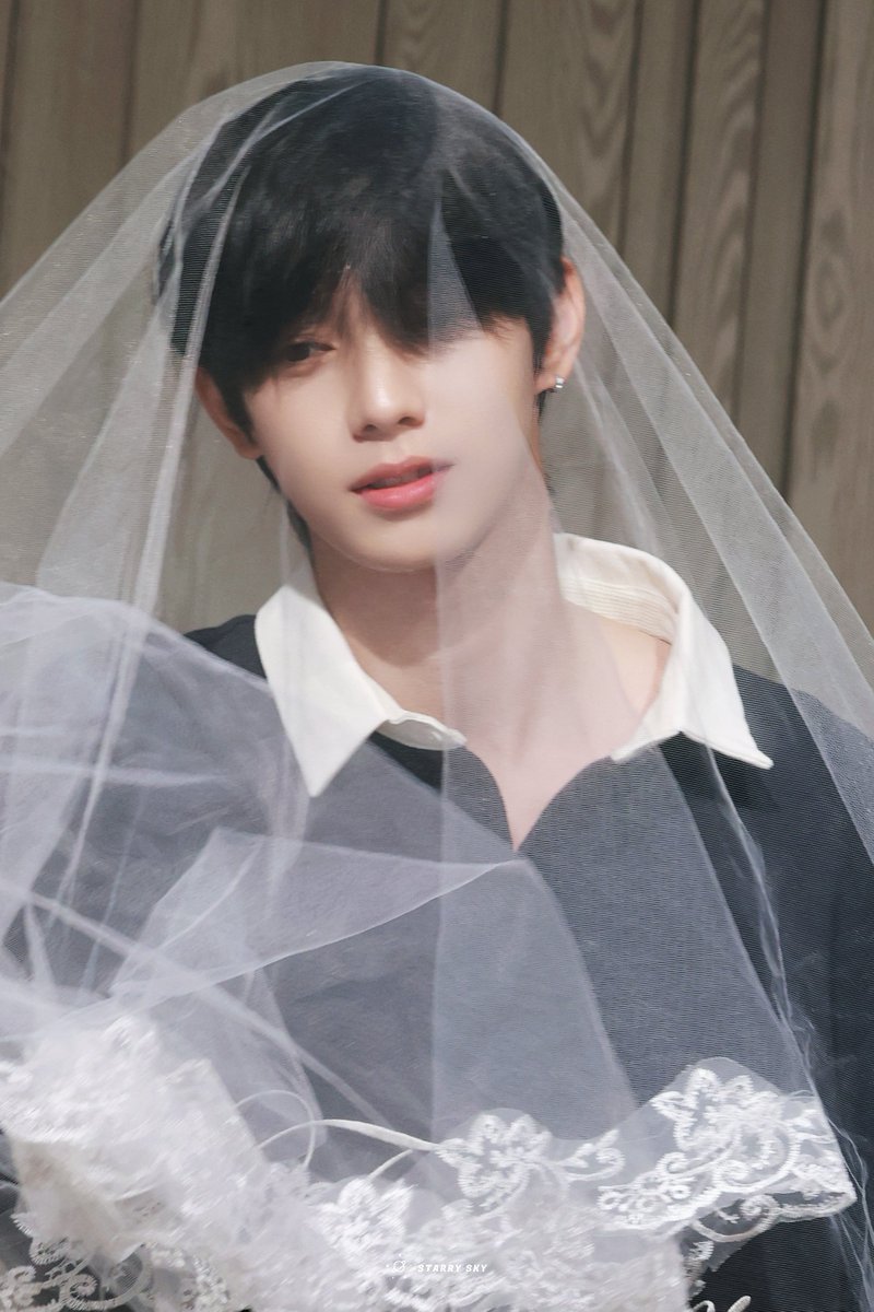StarrySky_liyu's tweet photo. 260724 팬싸👰

#최립우 #CHUEILIYU 
#립우 #崔立于 
#FLAREU #플레어유 https://t.co/tlYi5i7x4J