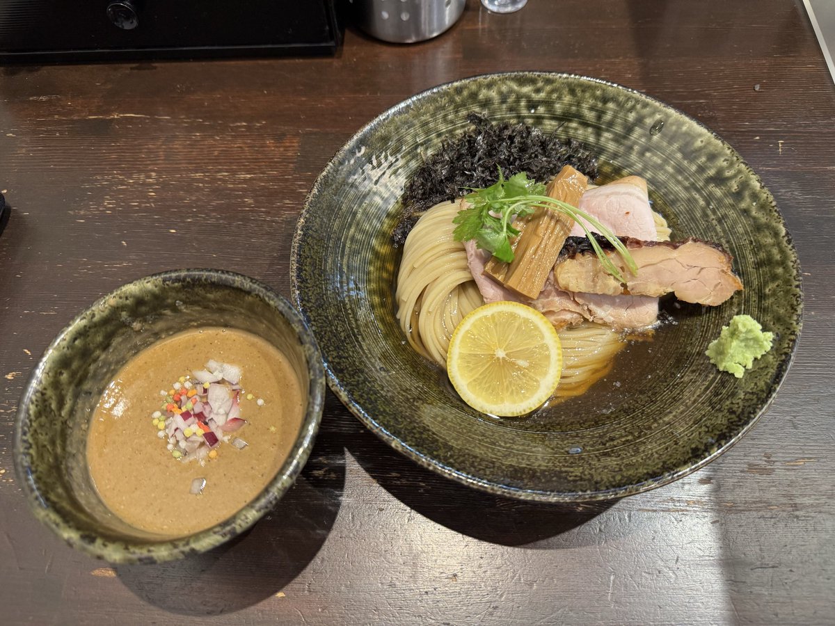 1020moco's tweet photo. ラーメンこころ
あら炊き白湯昆布水つけ麺

今回も裏メニュー的なつけ麺を🐟
昆布水だけでもかなり美味しいのに贅沢なあら炊き白湯をつけて😋
何食べても本当に美味しい♪

大満足でごちそうさまでした✨ https://t.co/z00ZZefyyR