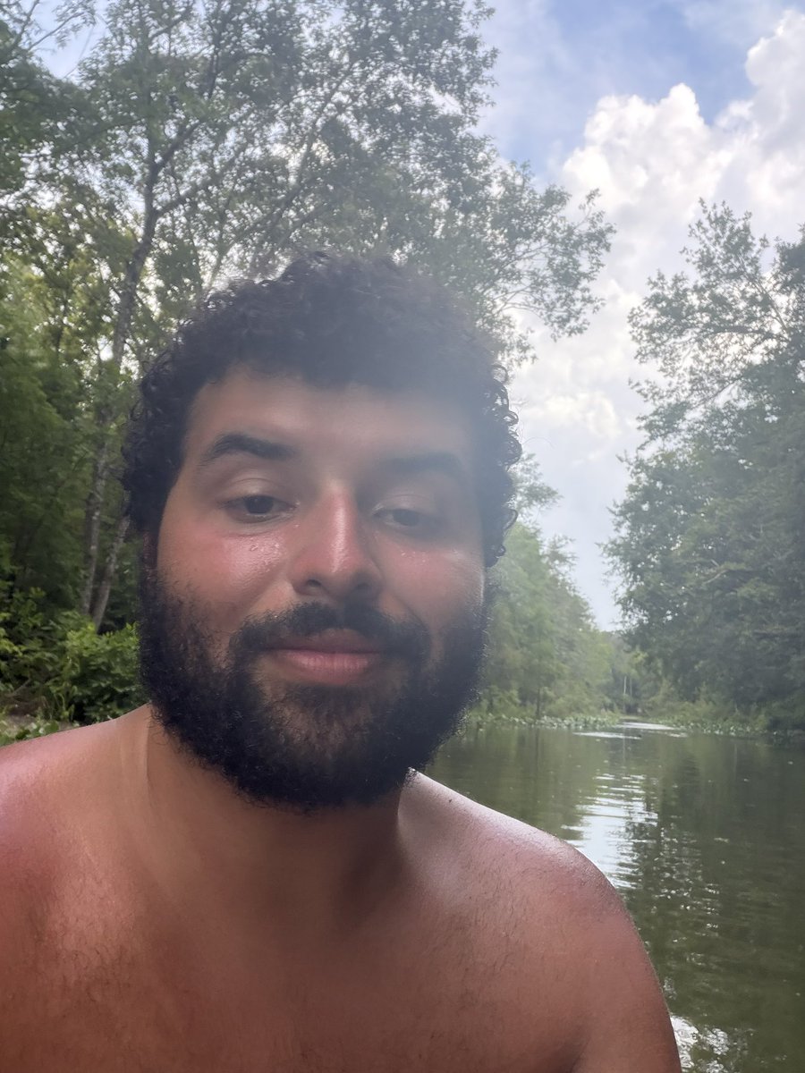 Defiencee's tweet photo. florida man type shit https://t.co/T24cqAbIof