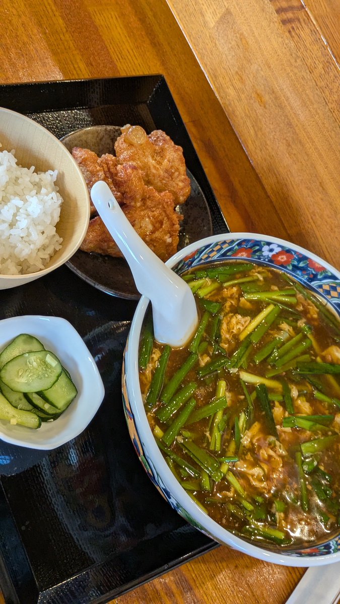 hiwpXvddcHvUtZP's tweet photo. 雷ラーメン　上田市
雷ラーメン＋ニラ増し＋Aセット
7/31まで期間限定でニラ増し無料と言うことで、ニラ増しでスタミナチャージ💪
夏も熱々の雷ラーメンで汗かいておなかいっぱい
満足〜 https://t.co/OrbueS8KR6