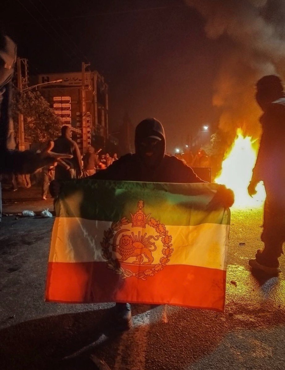 AdlNavid's tweet photo. @PanteaPatriot درود و سپاس بانو✌️
همیشه ب این مطالب نیاز هست🙏🏽
#جاویدشاه
#سازماندهی
#مبارزه_هوشمند https://t.co/sJC4XD7ERa