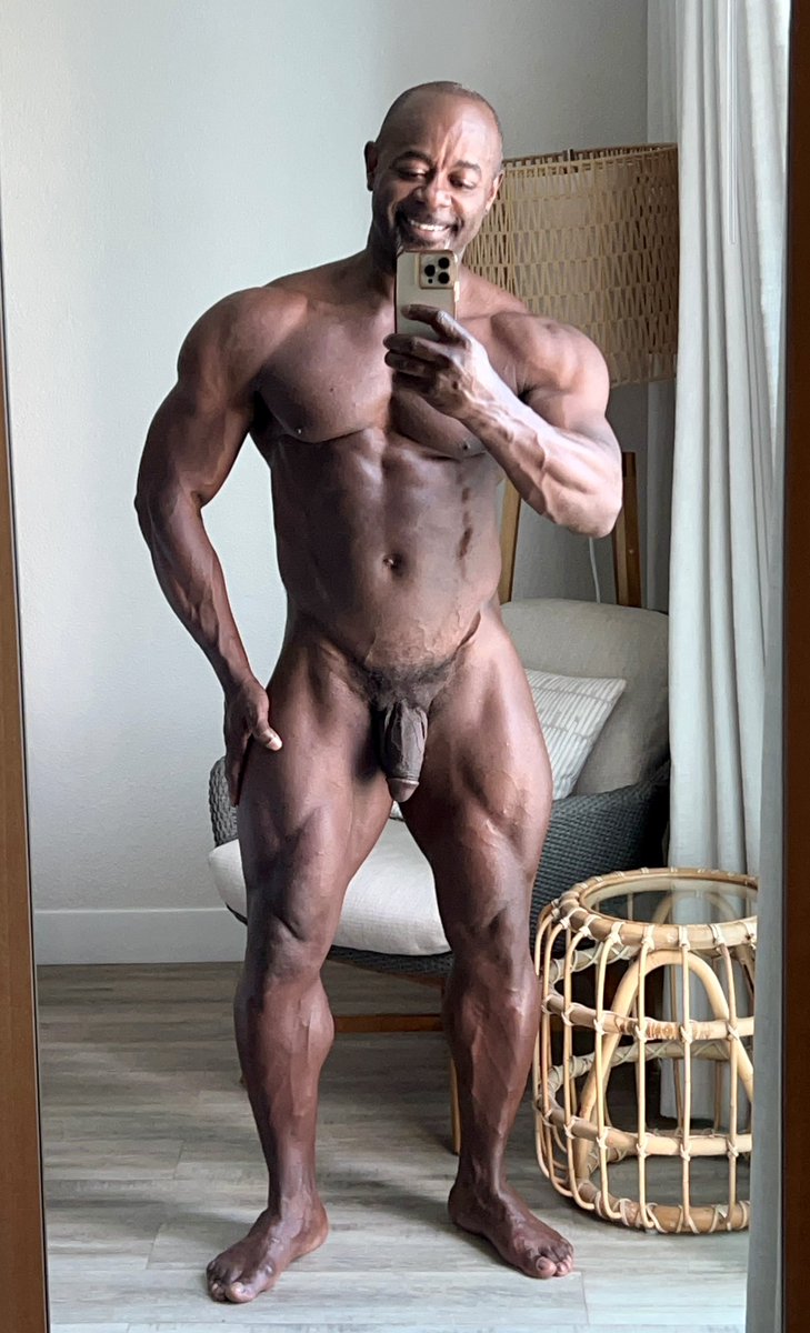AaronTrainerXXX's tweet photo. Birthday Sale! 🥳 🎁 
My Onlyfans is 50% off! 
Hurry on over and subscribe! https://t.co/8Af5H6SIHn