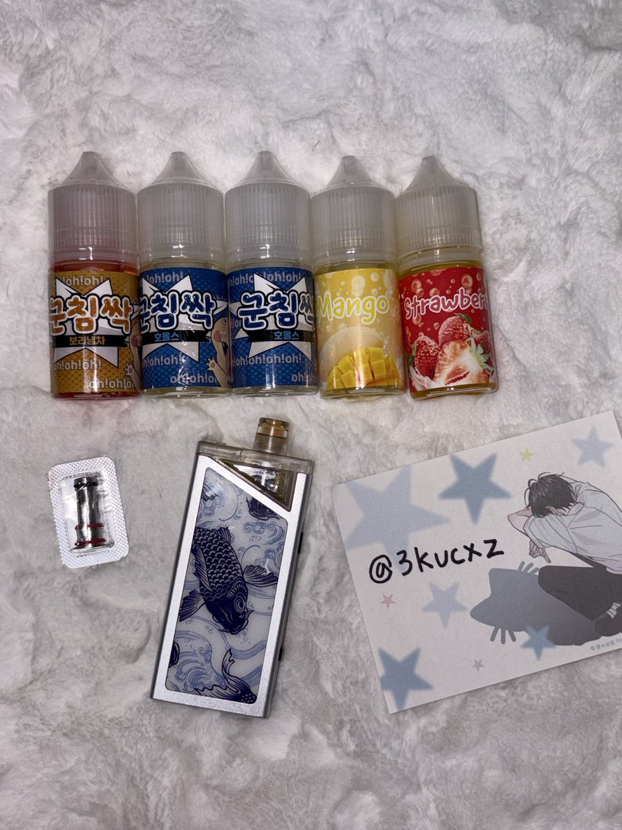 3kucxz's tweet photo. 하복se 잉어 + 액상 4개(새거) + 코일 1개

반택포 6.0 에 팔아용!

번장 안전결제 가능, 다른 인증 다 가능!

https://t.co/YWGOhprWi6

#전자담배 #대리구매 #댈구 #전담 #기기 #액상 #얼려먹구싶오 #군침싹 #팟 #코일 #젤로 #하복 #하복잉어 #하복se  #말론 #발라리안 #젤맥 #젤로맥스 https://t.co/S3d4pO9AV9