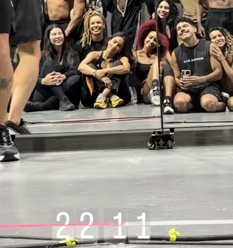 rafsgodoi's tweet photo. Anitta ENSAIANDO depois das 22h, mais de uma vez na semana… Ela realmente está apaixonada por essa era e por esse projeto como nunca a vi antes! https://t.co/ZxGm8rArqi