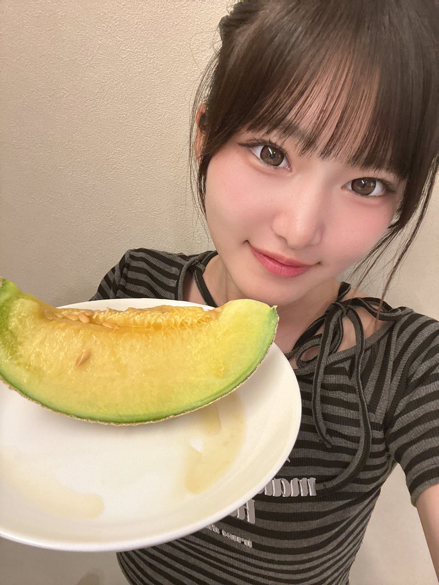 fcgifuGGG's tweet photo. #YUME❄️

こんにちは！！
今日も暑いですね☀️
暑すぎて溶けてしまいそうです🥵

今日は、お昼にメロンを食べました🍈
前日に冷蔵庫に入れておいたので
とても冷たくてジューシーでした😋

明後日は、CCN夏祭り！！🏮👘✨
イベント盛り沢山なので、とてもたのしみです🎶

 #fcgifu  #fcgifu_ggg  #GGG https://t.co/YEGVUD5l9Q