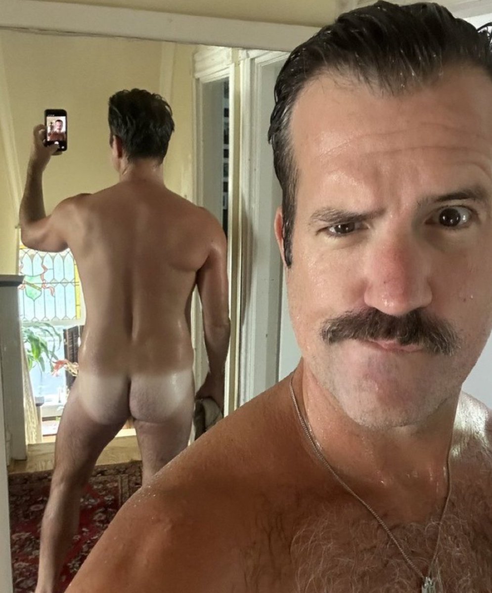 XNT7007's tweet photo. Love when dads make a goofy face and snap a pic of their butt in the mirror 😜 Comment or DM me yours 😉 https://t.co/n2hG3j2dj4