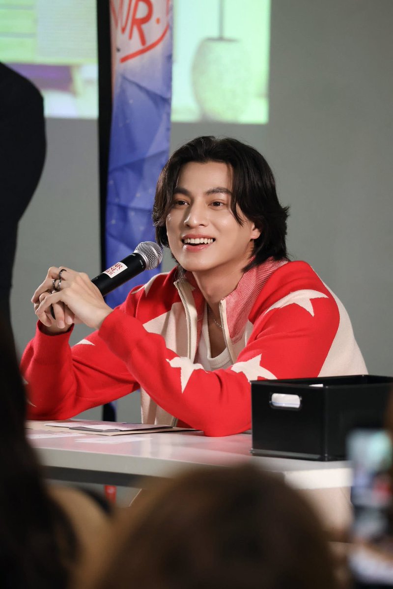 GooddayEnews's tweet photo. “กลัฟ คณาวุฒิ” กับภาพบรรยากาศ Fan Benefit Tour with Gulf In Tokyo
GULF IN TOKYO 2026

#FBFT2026xGulf
#Gulfoursafezone 
#GulfKanawut
#GooddayEnews https://t.co/NByg9rPmiu