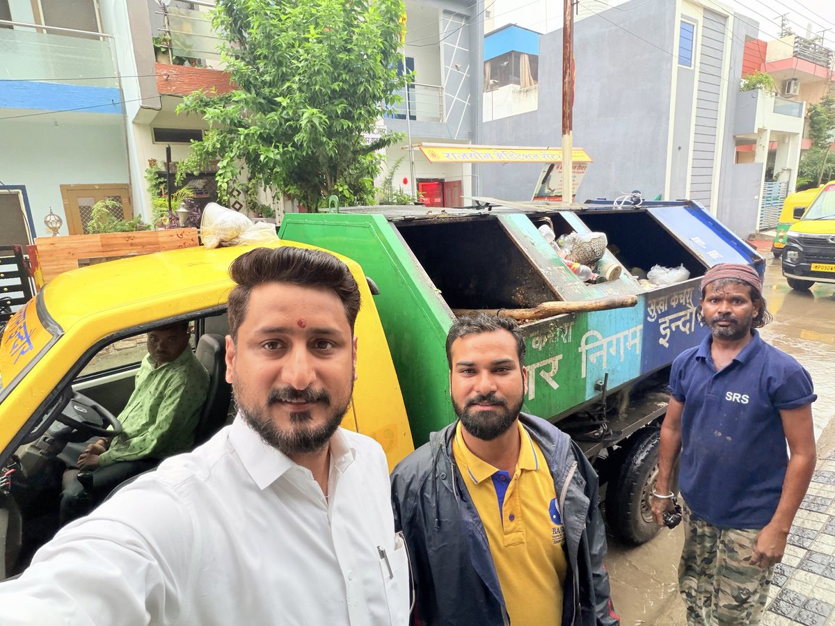 shuklamindore's tweet photo. आज मैंने सफाई मित्र के साथ Segregation wali Selfie लेकर स्वच्छता के इस जनअभियान में अपनी जिम्मेदारी निभाई।इंदौर को नया विश्व रिकॉर्ड बनाने में अपना योगदान दें।
#SegregationSelfie #Indore #SwachhIndore #Indore #SwachhBharat #IndoreMunicipalCorporation @SwachhIndore https://t.co/EUkbAmqZfa