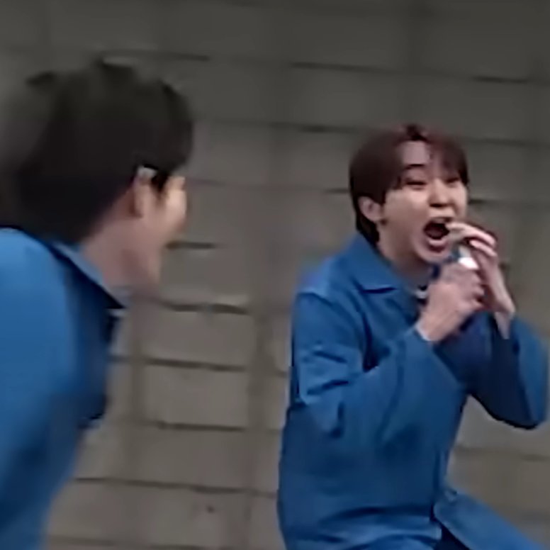 gyumawo_o's tweet photo. poor seungkwan https://t.co/XjJNZrvwWg