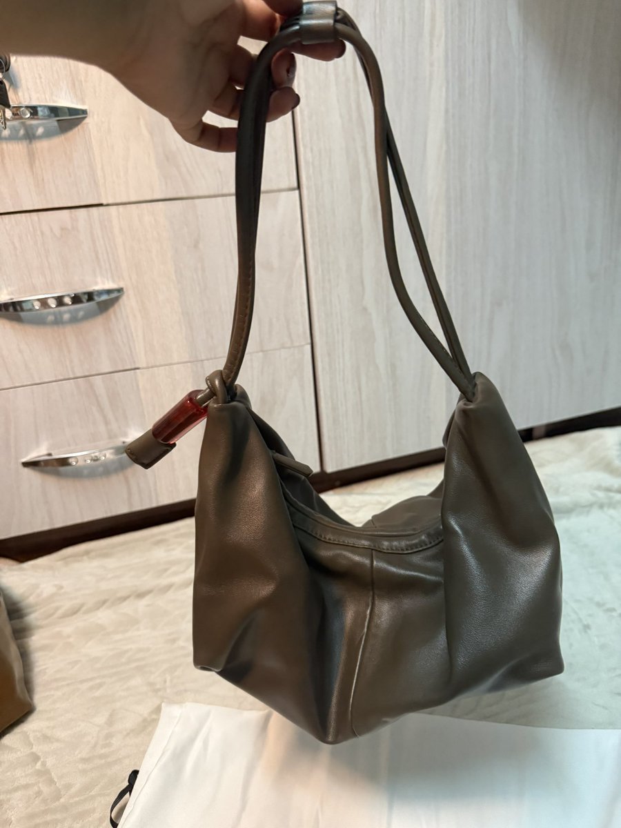 nnook2h's tweet photo. La bella เป๋าเกี๊ยว สี Mocha
ตำหนิ รอยกระเป๋าแตก ขอคนรับได้
ส่งต่อ 250 รวมส่ง
#labella https://t.co/l601u4LmF4