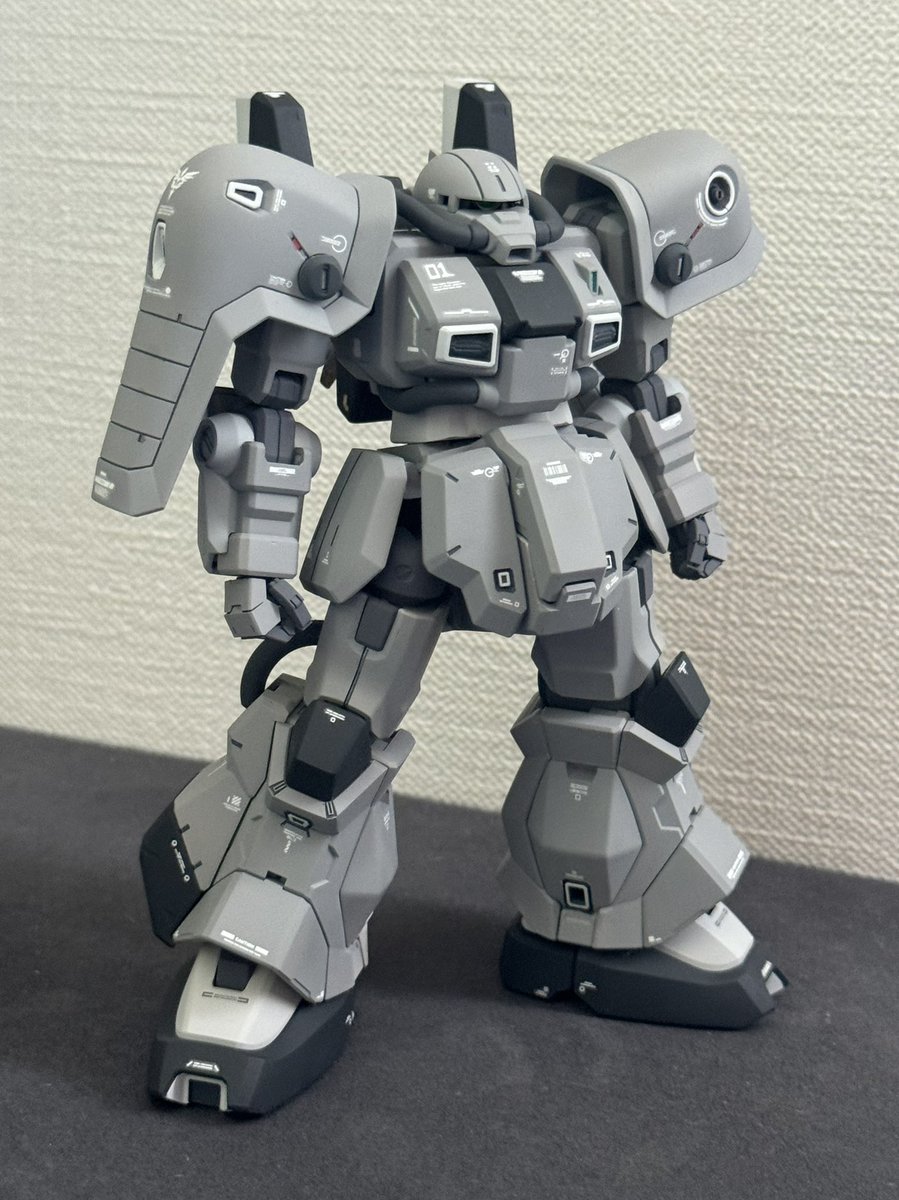 Pyonpyon_ff14's tweet photo. 今月は一体完成出来ました！
HG ホビーハイザックロービジver
元は派手な配色でしたがモノトーンに😻
#今月作ったプラモ晒そうぜ 
#ザクパー2 https://t.co/ULS9v4wm0C
