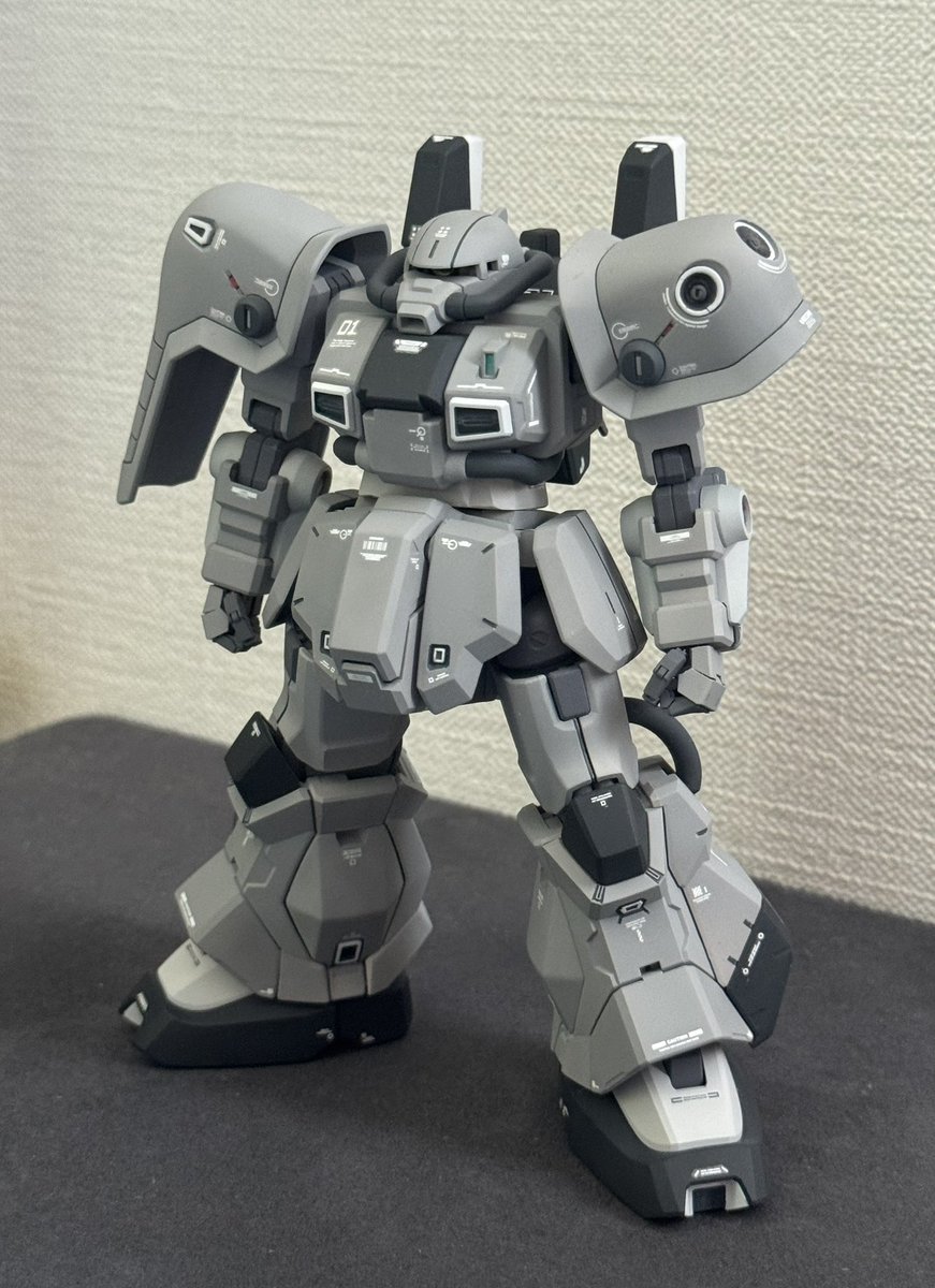 Pyonpyon_ff14's tweet photo. 今月は一体完成出来ました！
HG ホビーハイザックロービジver
元は派手な配色でしたがモノトーンに😻
#今月作ったプラモ晒そうぜ 
#ザクパー2 https://t.co/ULS9v4wm0C