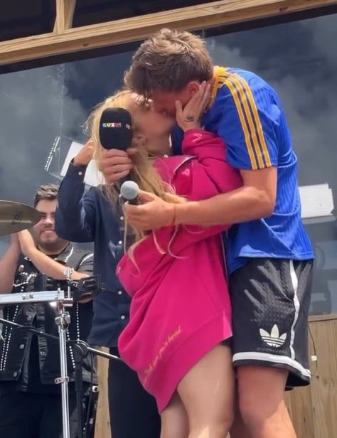 yaky_laliter's tweet photo. Como que pasaron ya 6 meses de la propuesta 🥰 https://t.co/oC1XtCY7Ex