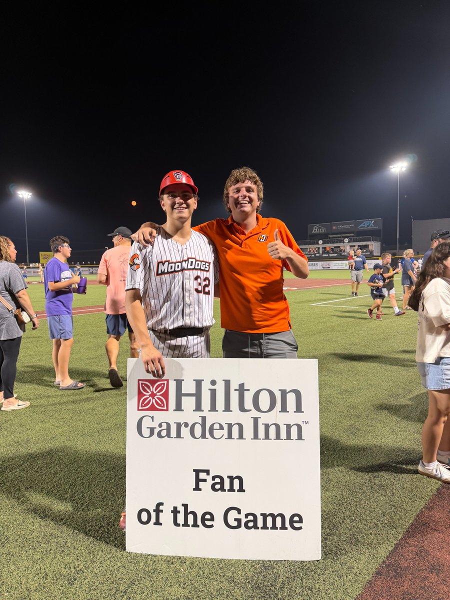 MankatoMoonDogs's tweet photo. Your one and only Fan of the Game, Roen, @RoenElbert with your Player of the Game, Preston!
Brought to you by @HiltonGardenInn
#GoDogs https://t.co/KvVMAE2yB8