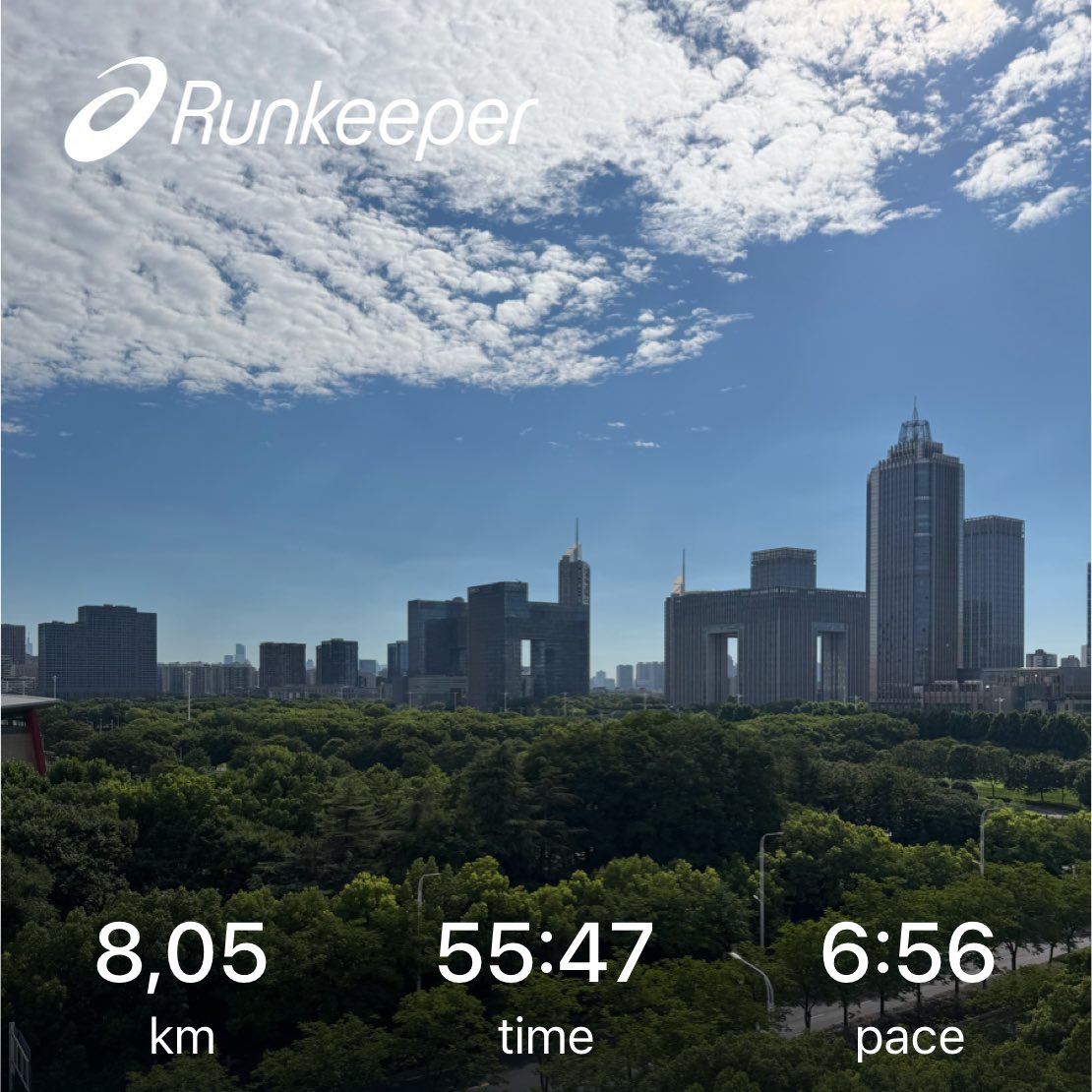 AnglyRun's tweet photo. Day three, city three. Nanjing — the hottest stop of the trip.
−30°C in winter never kept me indoors. But +30°C at 7 a.m. sent me straight to the hotel treadmill under the AC. 😄
Some battles aren't worth fighting. 🏃
#Running #Treadmill #RunningTravel #Nanjing #HeatRunning #RunningLife