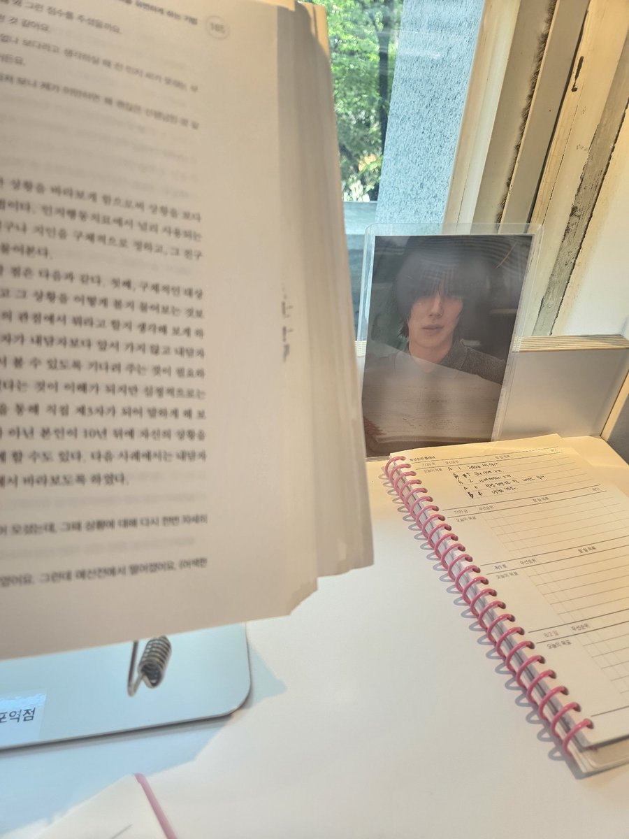 chris199639's tweet photo. 요즘 내 루틴
지켜보고 있다~~문종업과 study
@jongup_official
얼굴 좀 보자~~홍보도 좋지만 https://t.co/XMv76A27ZP