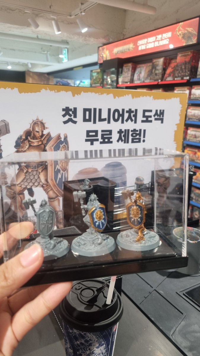 _Aloth_'s tweet photo. 이것 봐 내가 칠한 쥐돌이야 어떻게 생각해?
무료 체험 도색할 모델을 고르게 해주셨는데 긴장해서 나도 모르게 쥐돌이 선택함. 아...단테 칠하게 해달라 그럴걸...단테...아무튼 무료 도색 체험한 모델을 선물로도 주셔서 넘 좋았음 https://t.co/4HgIsraV8L