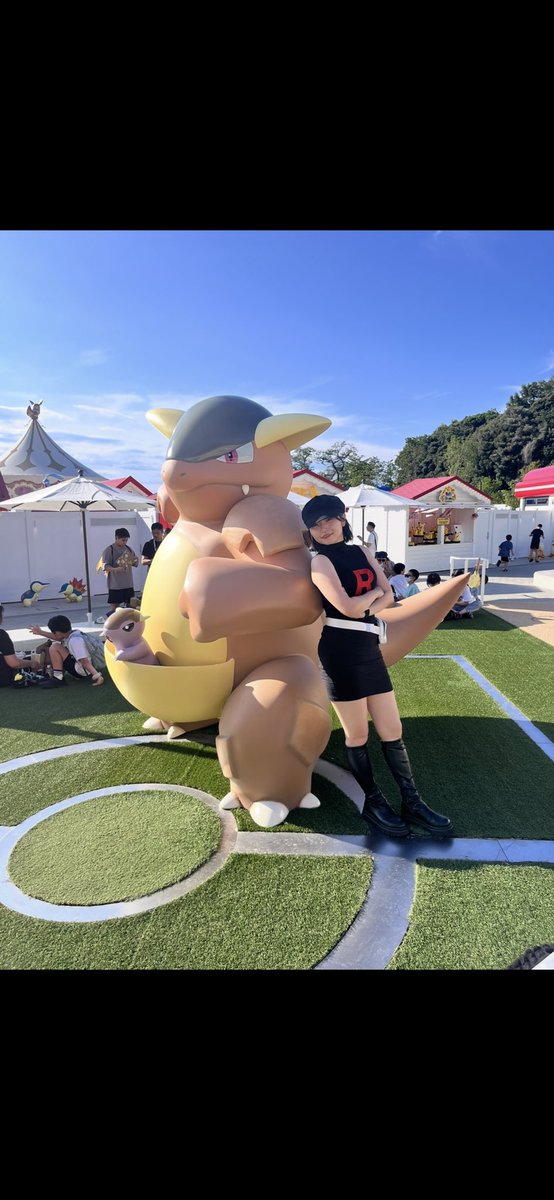 otopokemonc's tweet photo. ポケパークが控えめに言って最高すぎた😆
これから行かれる方はぜひR団のマーク手作りおすすめ！キャストさんもキャラクターの反応可愛すぎた笑
ここ最近のデッキパートナーと写真が撮れたの本当に嬉しい💛💛💛💛 https://t.co/VLHtEdEXc5