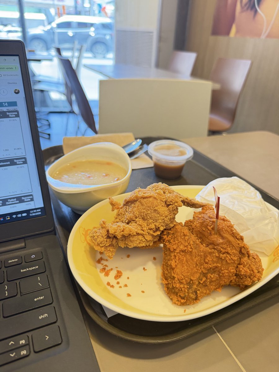 Collins_6275's tweet photo. 2pcs Chicken for Lunch. Gutom cge trabaho🤣🤣🤣
#CDOalter #AlterCdo https://t.co/9bbbl5Dmkf