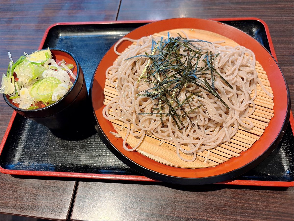 Riru_ryun's tweet photo. 会社の近くに安いお蕎麦屋さん見つけた
時間も余ったから明日で退職だし普段通らない道散策してるなう https://t.co/r21CISkUGm