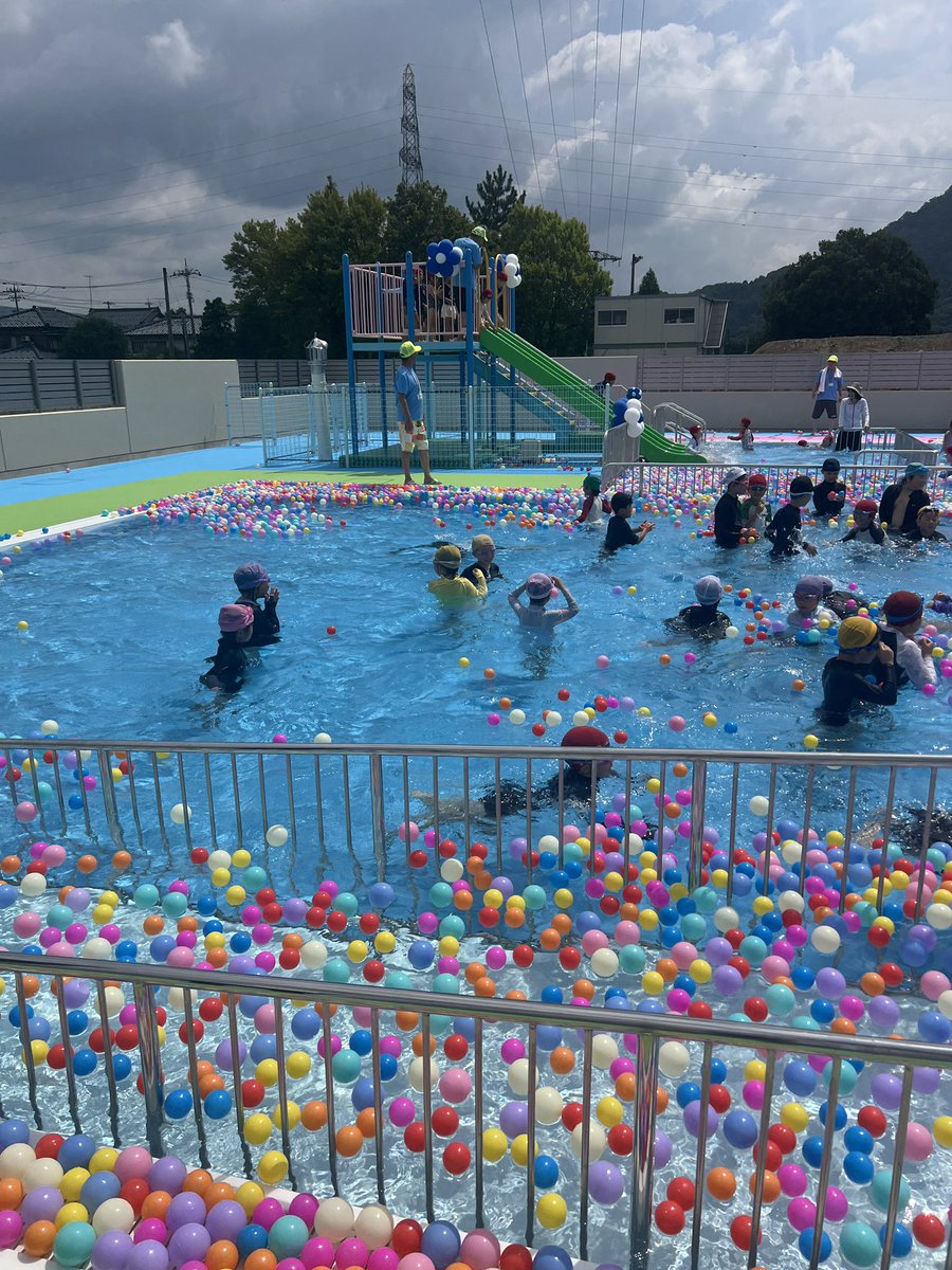 katsuhisas's tweet photo. 昨年より改修工事を行なっていました鯖江市民プールが完成し、関係者や記念式典を行いました。
本日は、午後から無料開放させていただきますので是非ご来場ください。新しくなった市民プールで健康増進や競技力向上、そして交流が促進されますことを期待しています。 https://t.co/9f4LWayKB5