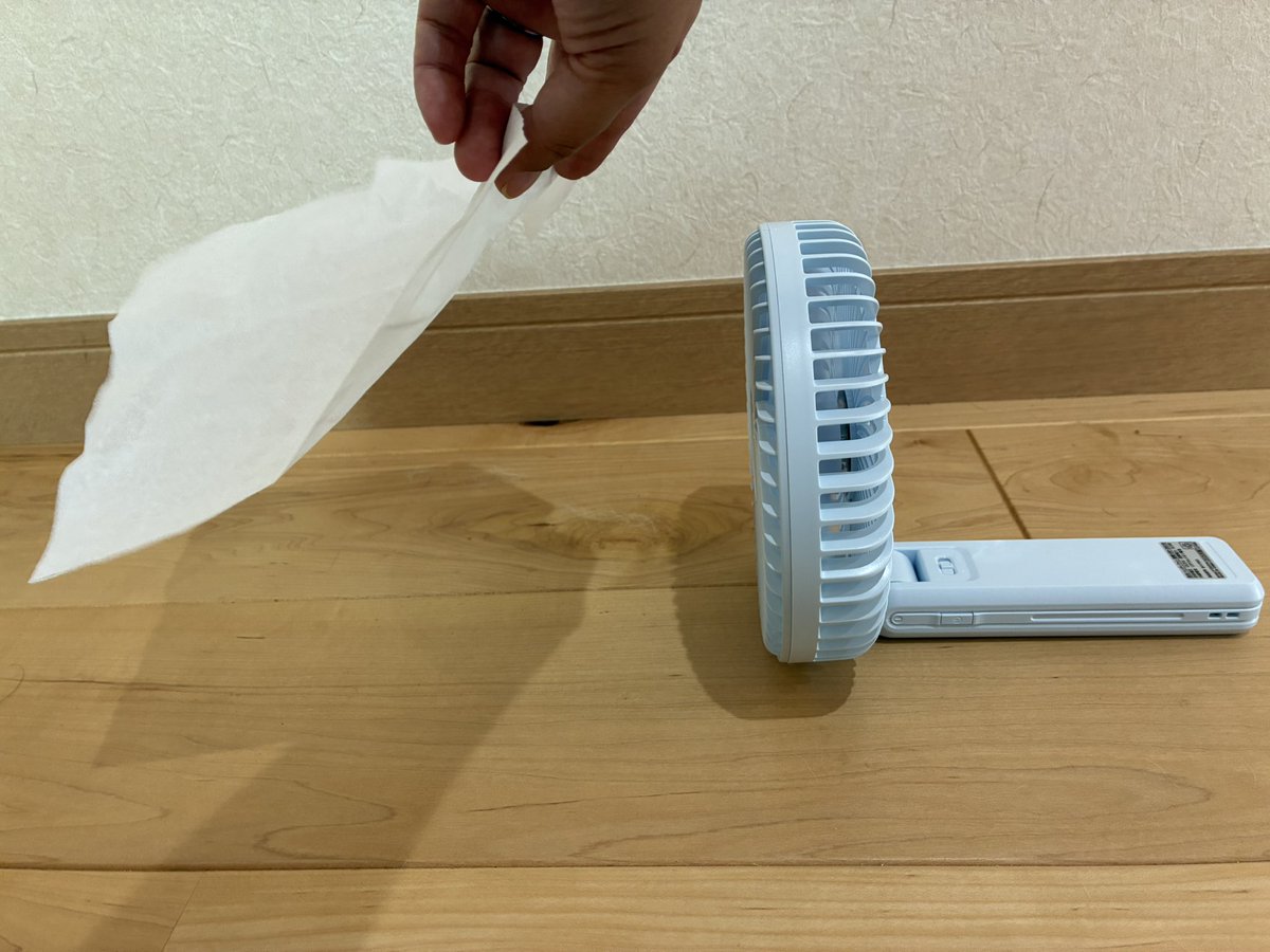 nico0v0's tweet photo. 話題のゴリラの扇風機買った🦍
1番弱い風でもこの風量よ(写真2枚目)
通販ならばここが優しいお値段と思われます⤵︎
ゴリラの扇風機 ブルー ハンディファン 卓上ファン GRF-2601B BL
[楽天] #Rakutenichiba
https://t.co/slKulHUdYb
うちは活断層も近いし富士山の噴火の影響もモロなのでそなえて損なし https://t.co/6Vxv6OO5Pl