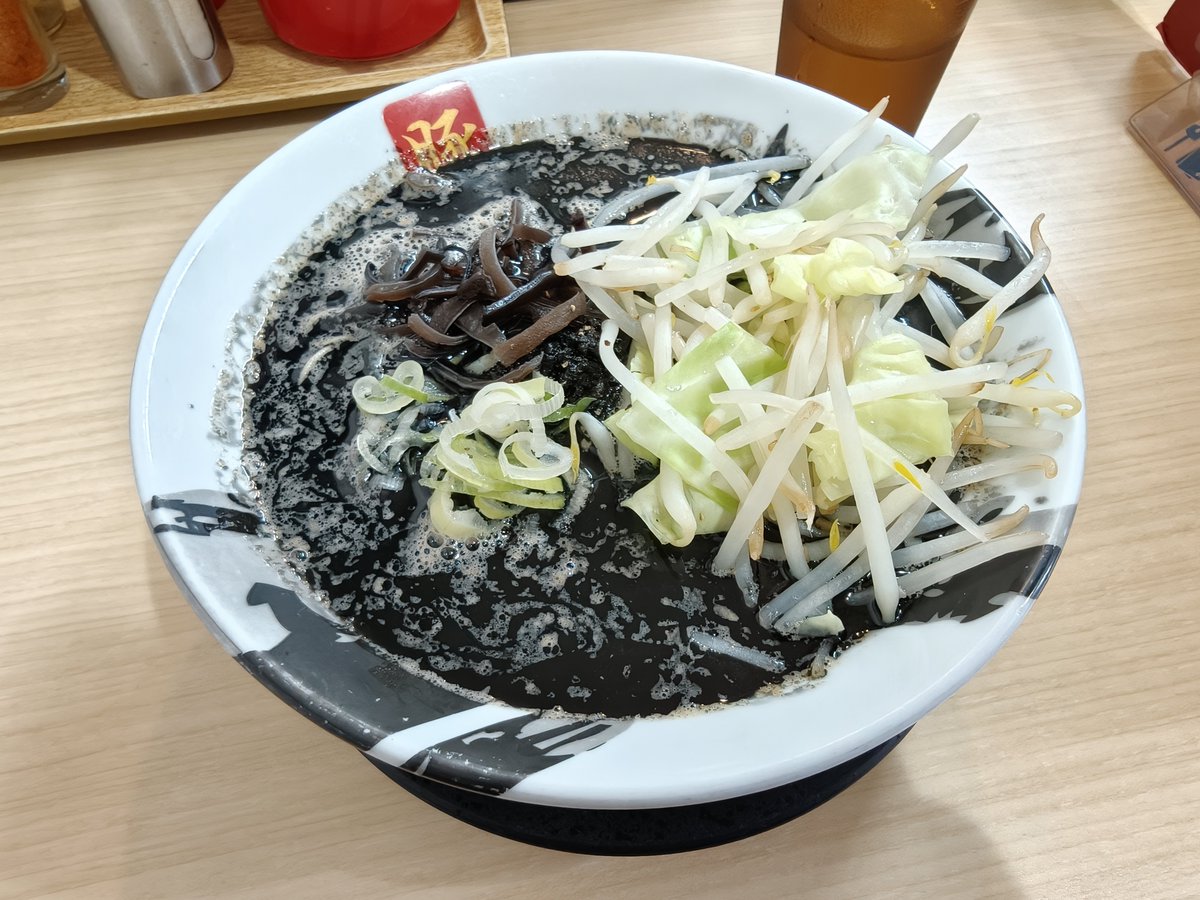 6bm8n's tweet photo. 多分オアシス時代ぶり？に、黒神食べた！
複雑なコクがGood！
黒神だと、すこーしミンチが入ってるみたいで、凄く美味しかった！

久しぶり過ぎて味忘れ��けてたけど、改良を重ねてると思うし、実質初めて食べた事になるのかも！笑
でもやっぱり、赤神と豚神派かも！

#麺屋豚神
@butagami_nagoya https://t.co/ZFHNYsNYRg