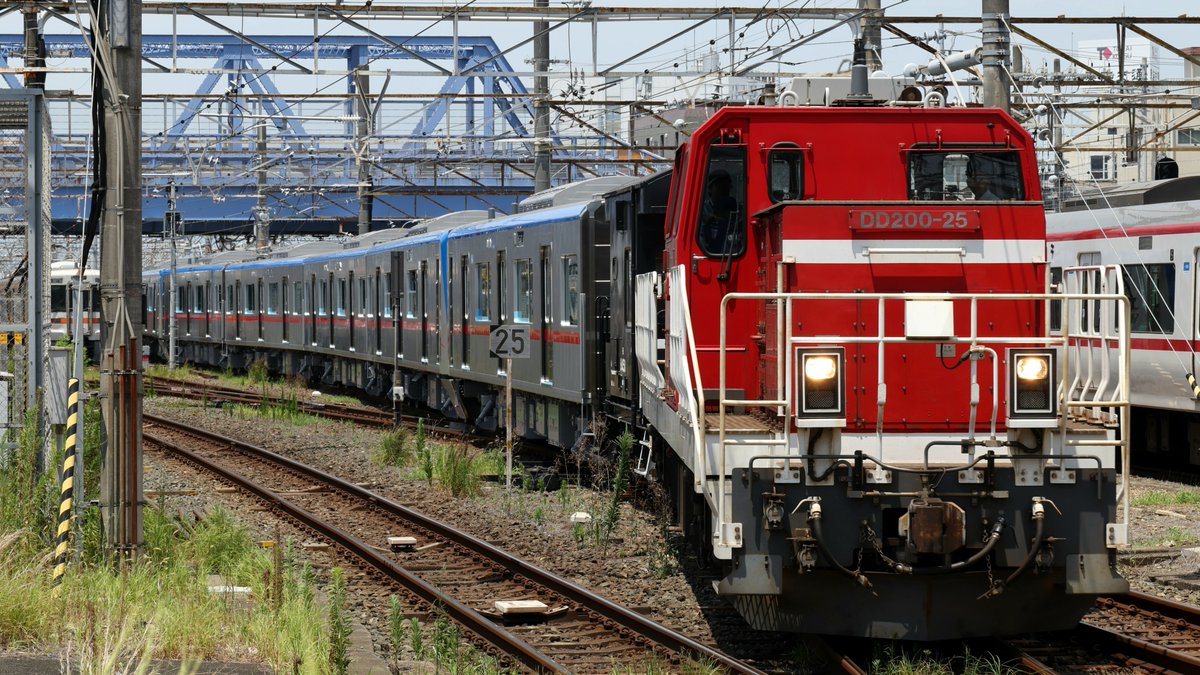Kariwa_Railway's tweet photo. 2026/7/30
京成3200形 8B 日本車輌出場甲種輸送
牽引車 DD200-25
豊橋駅にて

#鉄道 #甲種 #京成 https://t.co/vMBj3AqdWU