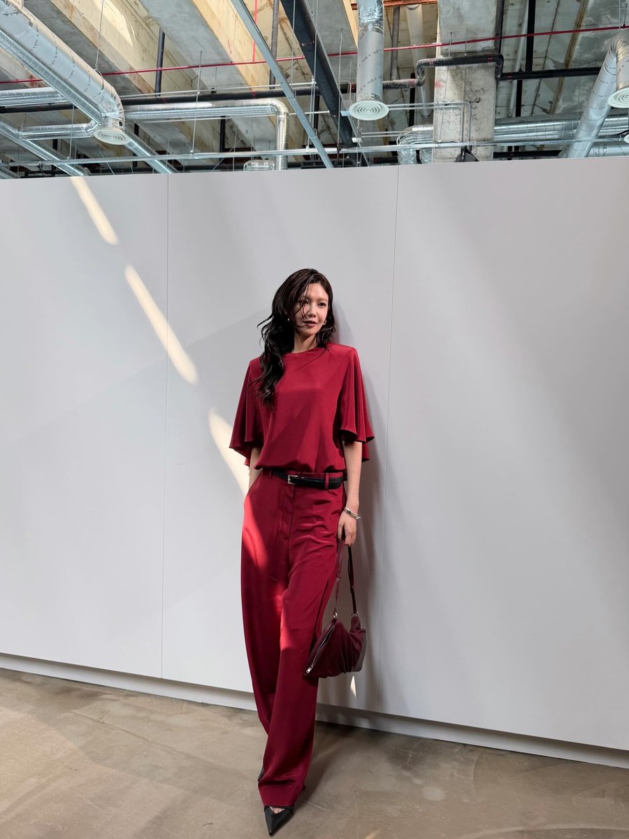 socyoungc's tweet photo. Effortless silhouettes, refined details, and timeless tailoring—everything came together so beautifully. 🤍✨ Every look carried a quiet confidence that felt modern without ever trying too hard. Truly inspiring from beginning to end. https://t.co/qgMHOdBRuW