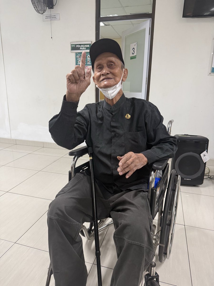 DrEvaChaniago's tweet photo. Pak @prabowo 
Ada salam dari Komandan pertama Bapak dulu di Koppasus, Bapak Mudjayin, usia 91 tahun

Minta BPJS lebih diperhatikan lagi, terutama untuk para lansia yang kesulitan kontrol sendiri ke RS https://t.co/kMWaDo7Q2v