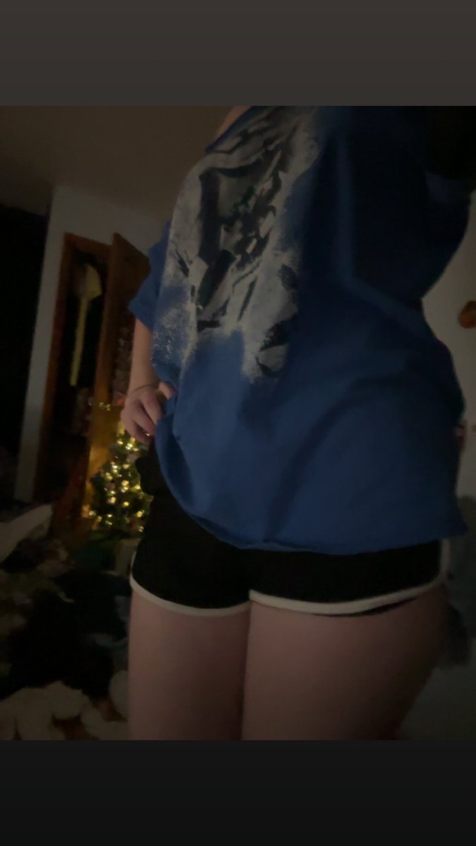 unicorns573917's tweet photo. nothing muchhhh just my fit right noooowwwew😽 https://t.co/tVLKsIZ24D