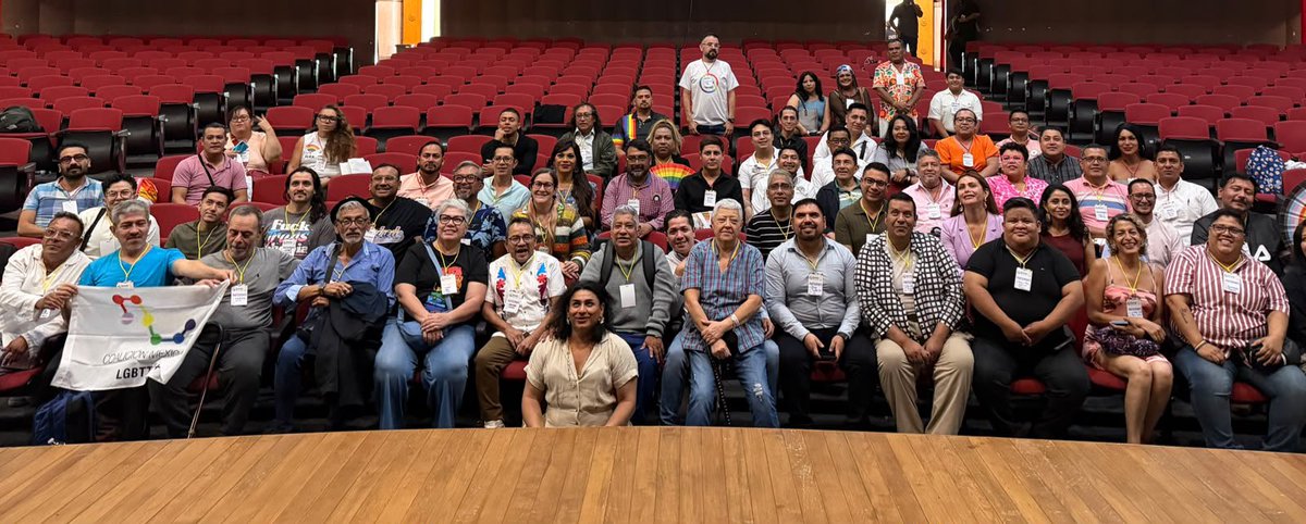 rodrigoarcej's tweet photo. Hoy, como servidor público asistí al 6to encuentro de la Coalición Mexicana LGBTTTI. 

Platicamos de las políticas públicas que hemos implementado en @AlcCuauhtemocMx que encabeza @AlessandraRdlv, expuse la importancia de la voluntad política que se requiere para hacerlas realidad.

Venir de sociedad civil y servir ha sido una de las experiencias más enriquecedoras de mi vida.

Agradezco encabezar un área tan importante en el corazón del país, bastión de los derechos humanos.

Recalque que si, somos un gobierno de colación, pero los colores no impiden brindar gobernabilidad.