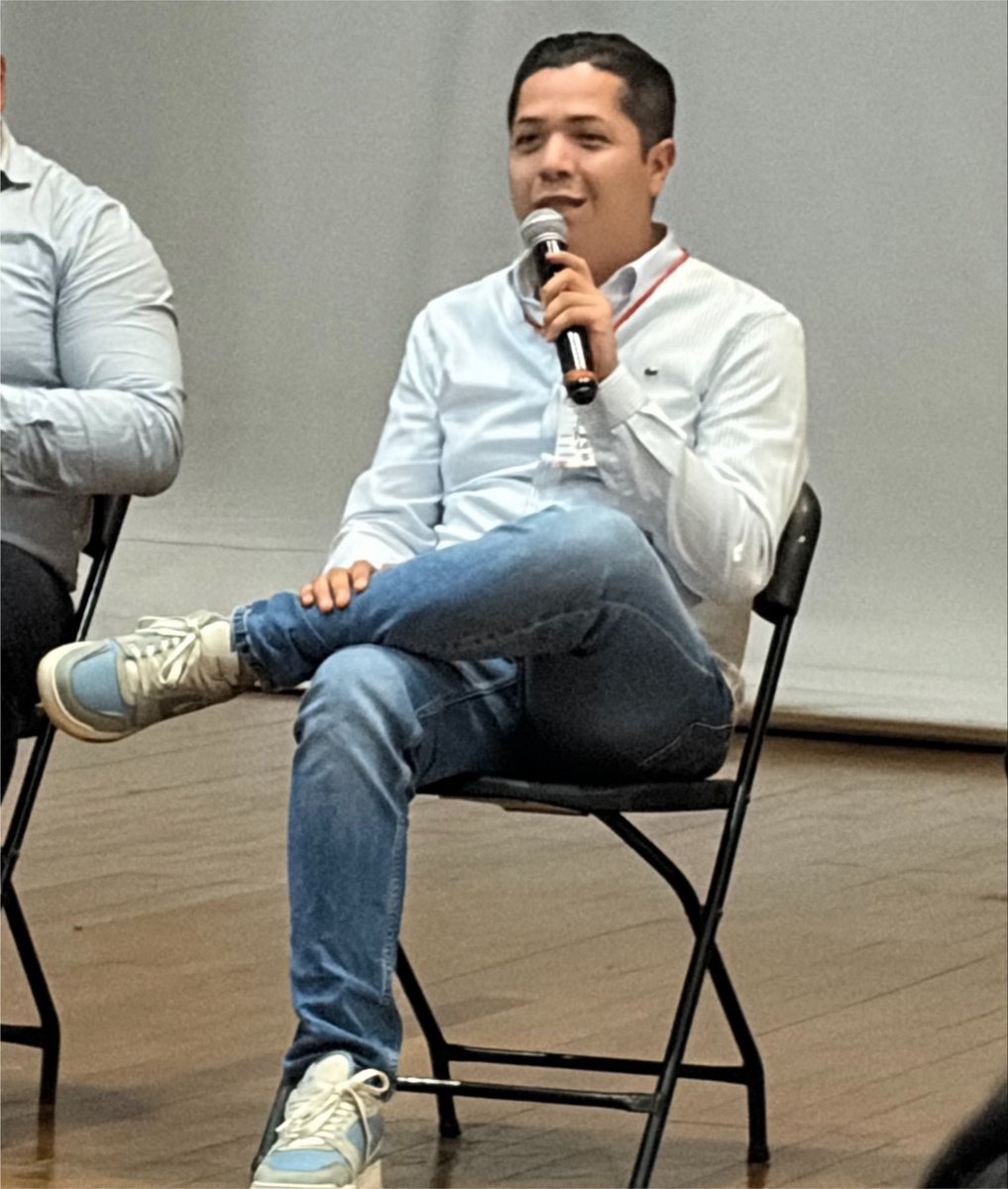 rodrigoarcej's tweet photo. Hoy, como servidor público asistí al 6to encuentro de la Coalición Mexicana LGBTTTI. 

Platicamos de las políticas públicas que hemos implementado en @AlcCuauhtemocMx que encabeza @AlessandraRdlv, expuse la importancia de la voluntad política que se requiere para hacerlas realidad.

Venir de sociedad civil y servir ha sido una de las experiencias más enriquecedoras de mi vida.

Agradezco encabezar un área tan importante en el corazón del país, bastión de los derechos humanos.

Recalque que si, somos un gobierno de colación, pero los colores no impiden brindar gobernabilidad.