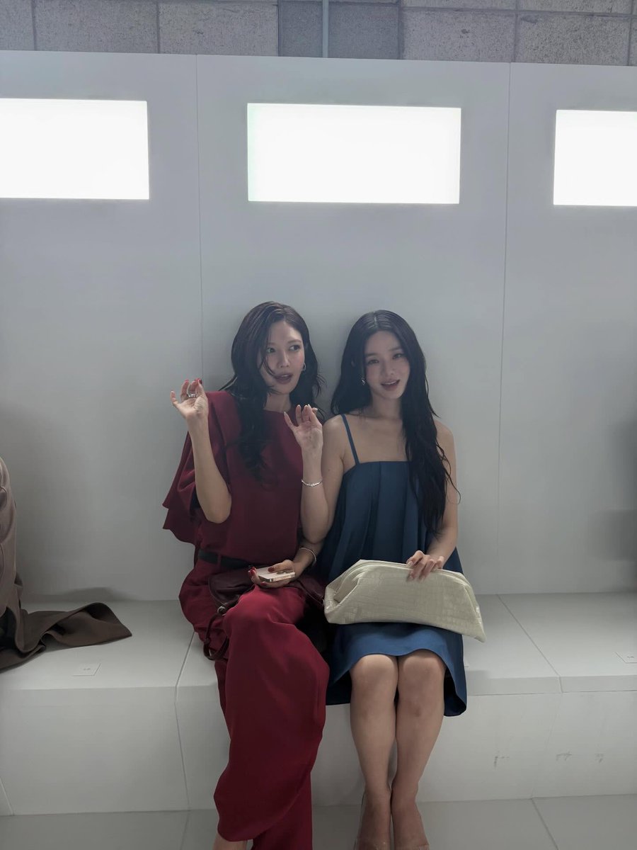 socyoungc's tweet photo. There's something so captivating about understated elegance, and this collection captured it perfectly. 🖤🌿 Every piece felt sophisticated, versatile, and thoughtfully designed, proving once again that simplicity can leave the strongest impression. https://t.co/MtNZJrtqIi