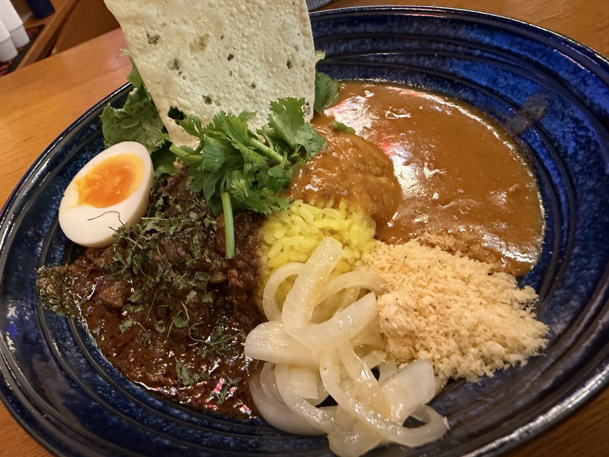 akira5423's tweet photo. 昨日お世話になった槙尾くんに感謝を込めて三軒茶屋のカリガリマキオカリーへ。
久しぶりに食べたけど美味しすぎてルゥ二度見した。
槙尾くんには会えなかったけどステテコさんもよぴぴも楽しく働いててお客さんもみんなニコニコしてて良きお店でした。
#ラヴィット https://t.co/yb4qtLzkSq