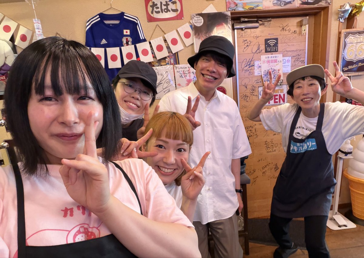 akira5423's tweet photo. 昨日お世話になった槙尾くんに感謝を込めて三軒茶屋のカリガリマキオカリーへ。
久しぶりに食べたけど美味しすぎてルゥ二度見した。
槙尾くんには会えなかったけどステテコさんもよぴぴも楽しく働いててお客さんもみんなニコニコしてて良きお店でした。
#ラヴィット https://t.co/yb4qtLzkSq
