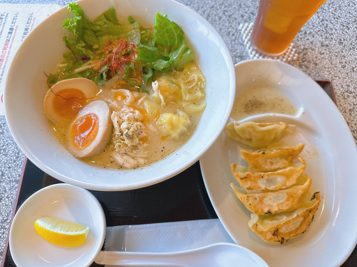 Nami_706's tweet photo. 暑い夏は、おいしいラーメンを食べて体力つけて乗り切るぞ☀️

子ども一緒だと、ひっくり返すのが怖くてなかなかラーメン屋さん行けず😅
今日は、食べたいもの食べて、午後は美容院いって、たまのご自愛DAY。 https://t.co/5i3z88UUOh