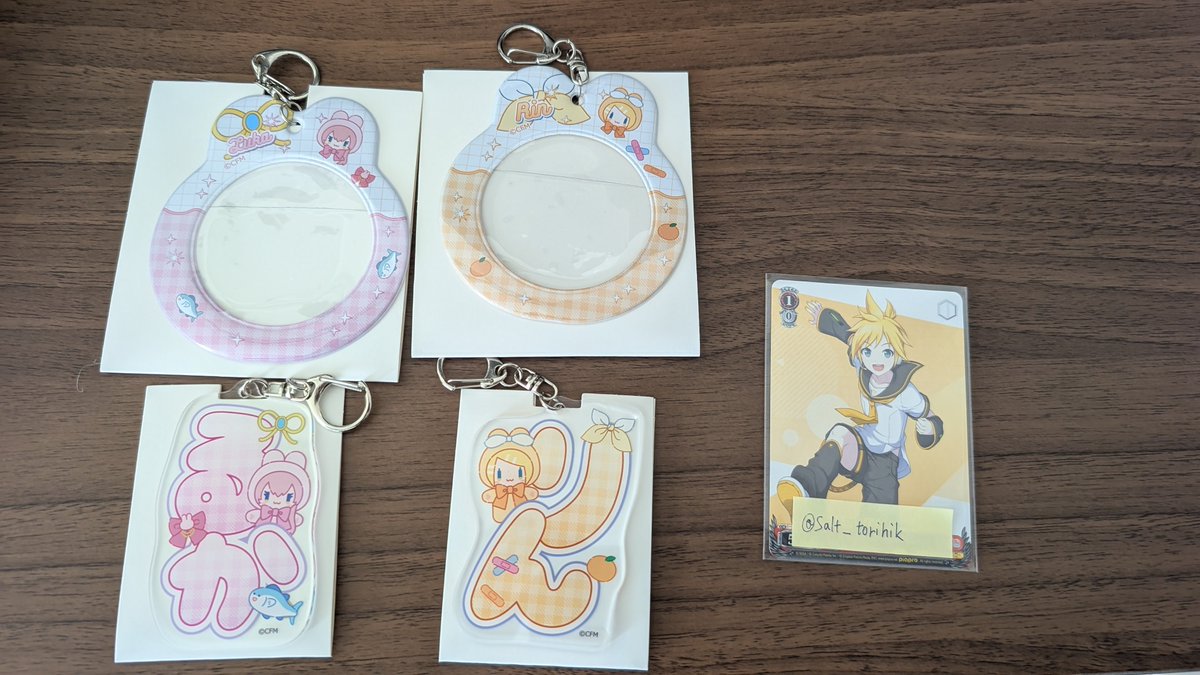 Salt_torihik's tweet photo. 初音ミク キャンドゥ 100均 ピアプロキャラクターズコラボ 交換

譲 : ルカ、リン

求 : アクキー レン ＞ 異種レン(缶バッジホルダー以外) ＞ 定価 + 送料

検索からもお気軽にお声掛けください https://t.co/iRwDpQI5bX