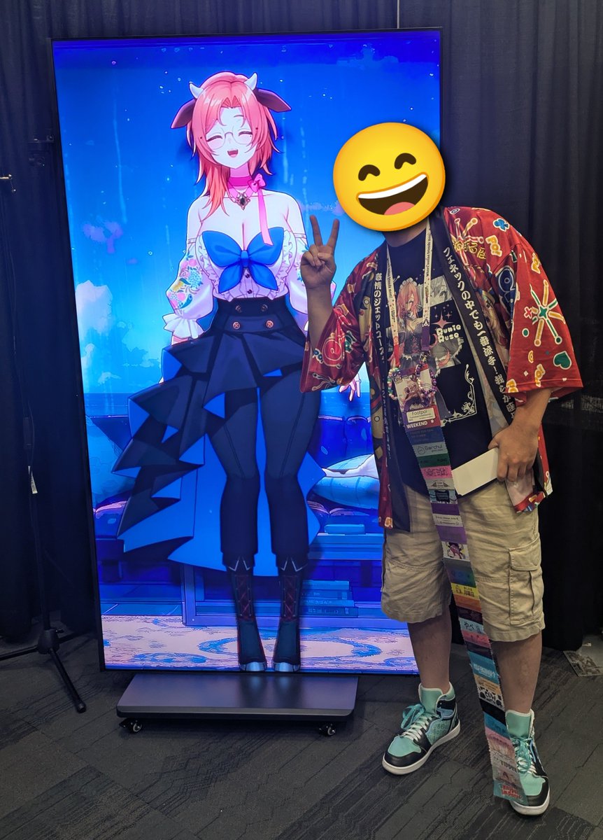 TruncIcoso's tweet photo. I finally got to meet @AlicjaDaLontano at #OffkaiExpoGen5 this year, on my birthday! We ended up chatting about Dianko for a bit (definitely not about how cute she is) Thanks for wishing me a happy birthday, and I hope we can have many more memorable moments together! Muuch love! https://t.co/prmYfGTLhK