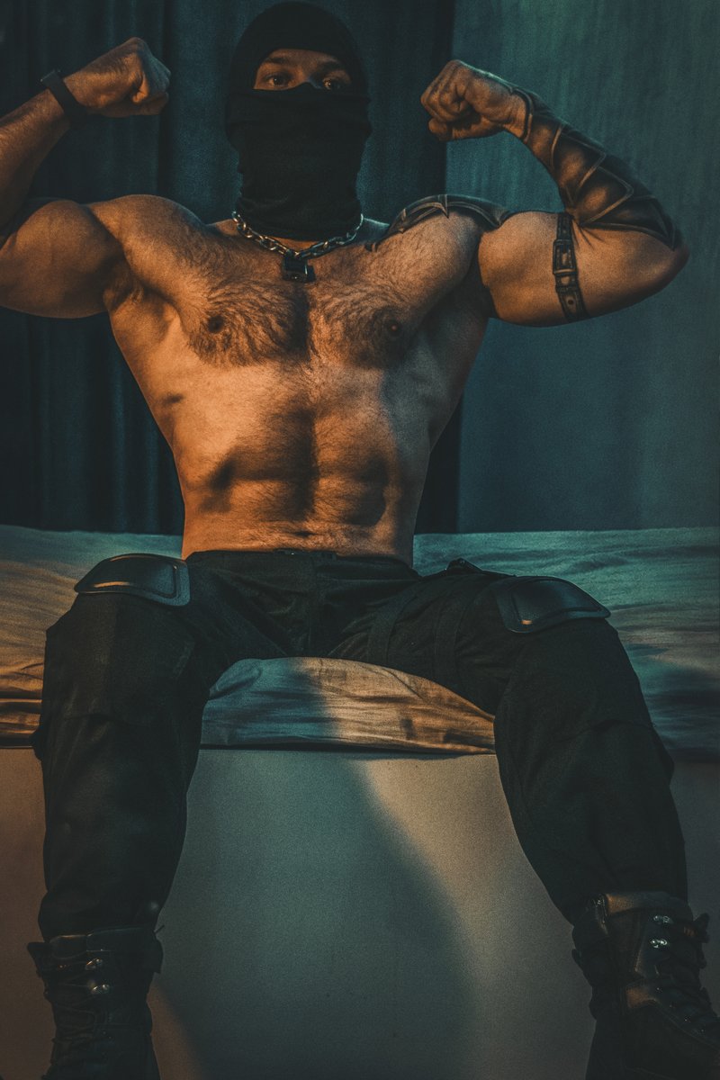 ArmoredGoodBoy's tweet photo. Built to obey. Strong enough not to. 🔒 https://t.co/uFUrtZSM0I